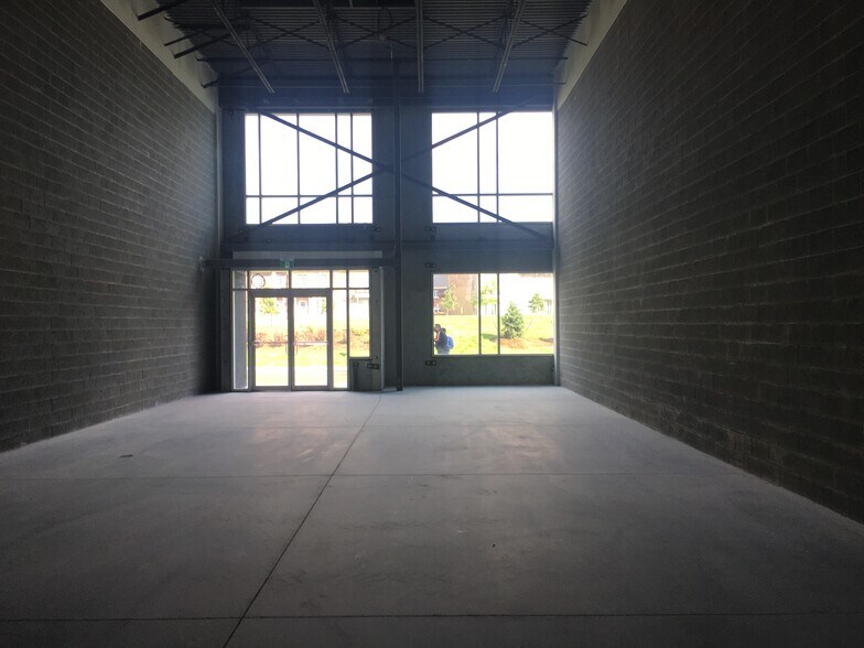 More Photos Of 10950-10952 Woodbine Av, Markham Showroom For Sale