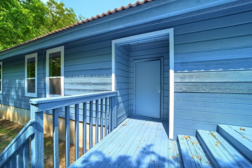 More Photos Of 4507 N Interstate 35, Austin Loft Creative Space For Lease