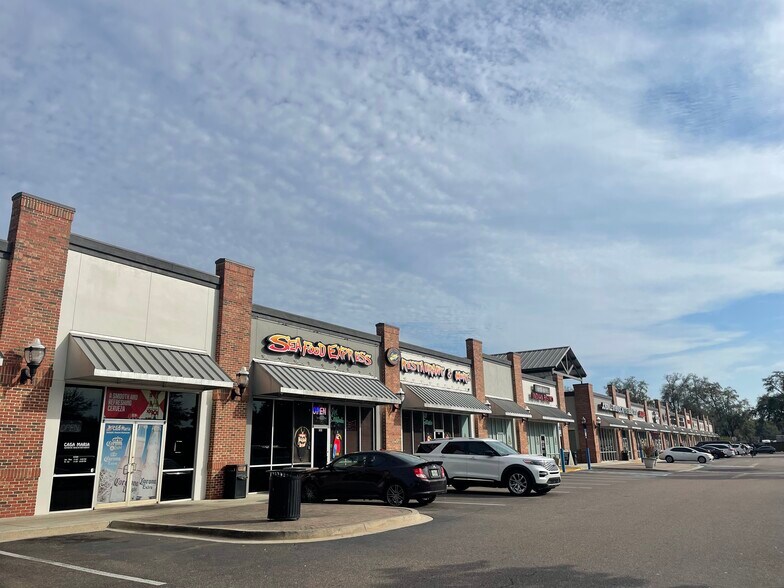 More Photos Of 12961 N Main St, Jacksonville Unknown For Lease