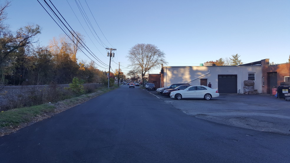 More Photos Of 1 Palisade Ave, Emerson Warehouse For Lease