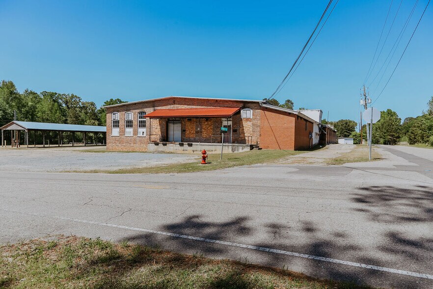 More Photos Of 340 Seaboard St, Vass Warehouse For Sale