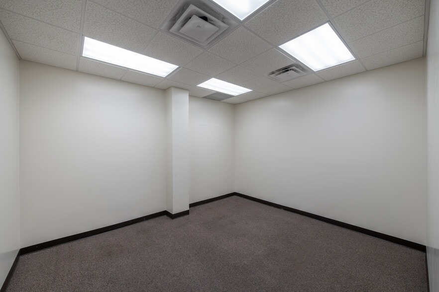 More Photos Of 8801 Corporate Square Ct, Jacksonville Warehouse For Lease