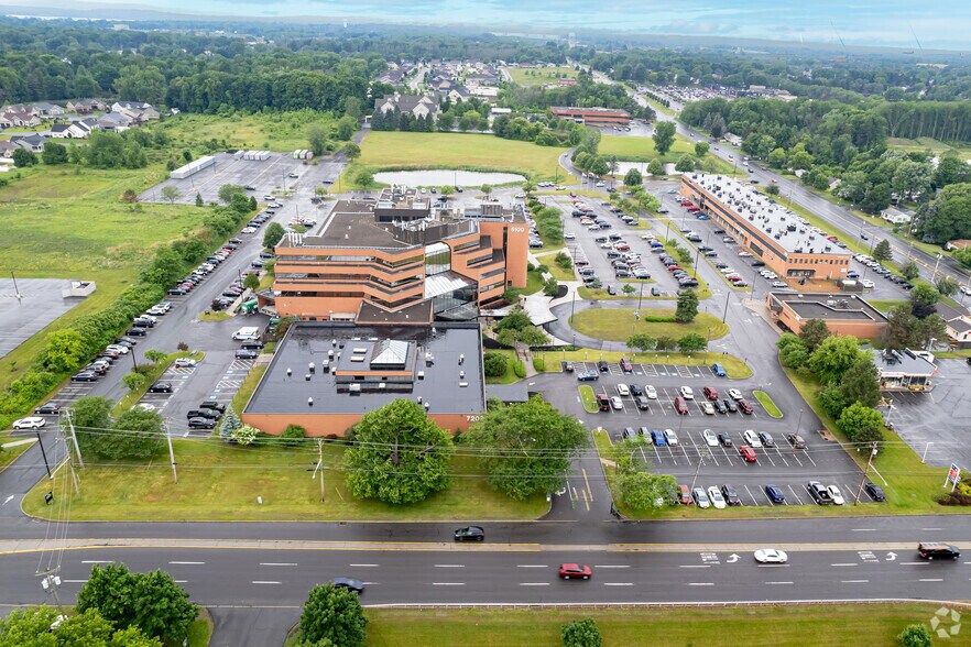 More Photos Of 5100 W Taft Rd, Liverpool Medical For Lease