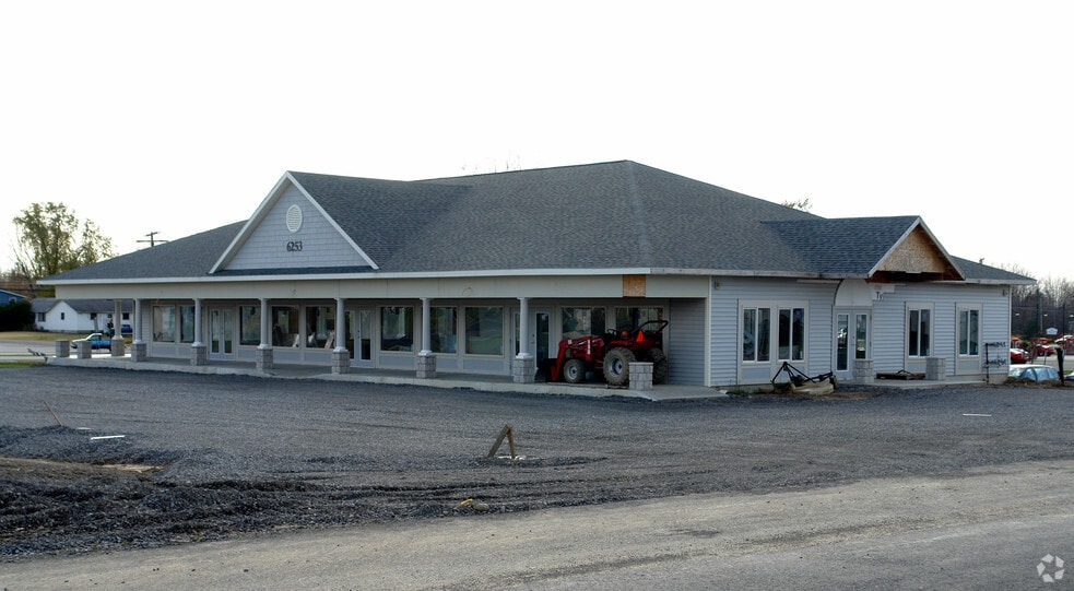 Primary Photo Of 6253 Rt-31, Clay Medical For Lease