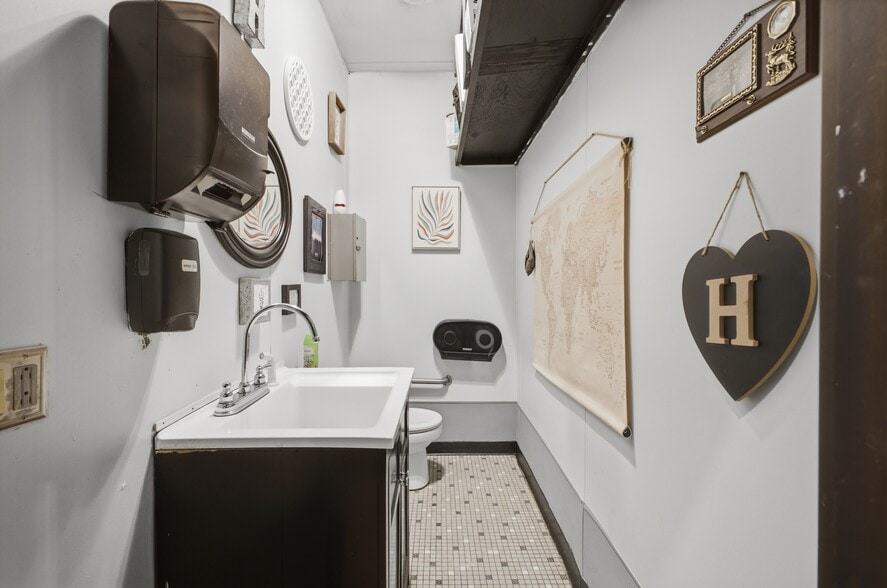 More Photos Of 352 Quaker Rd, Queensbury Restaurant For Sale