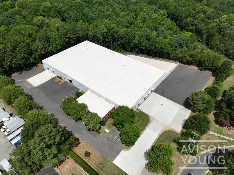 More Photos Of 1133 Pressley Rd, Charlotte Warehouse For Sale