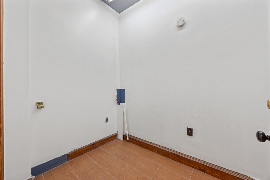 More Photos Of 45-44 Vernon Blvd, Long Island City Apartments For Lease