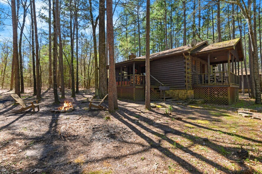 More Photos Of 68438 Eagle Creek Dr, Smithville Hotel For Sale