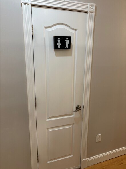 More Photos Of 511 Humphrey St, Swampscott Medical For Lease