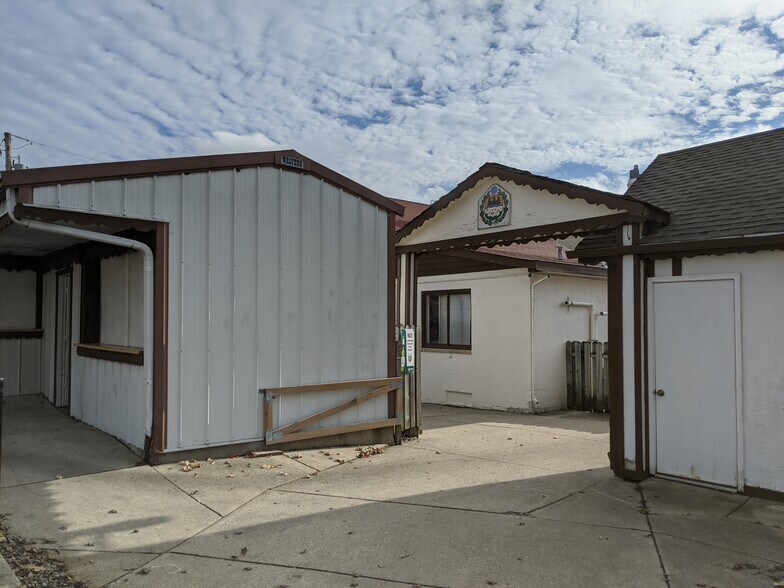 More Photos Of N56 W14750 Silver Spring Dr, Menomonee Falls Restaurant For Sale