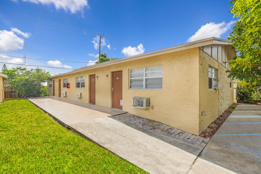 More Photos Of 920 S K St, Lake Worth Apartments For Sale