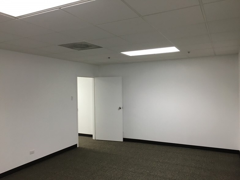 More Photos Of 640 E St. Charles Rd, Carol Stream Medical For Lease
