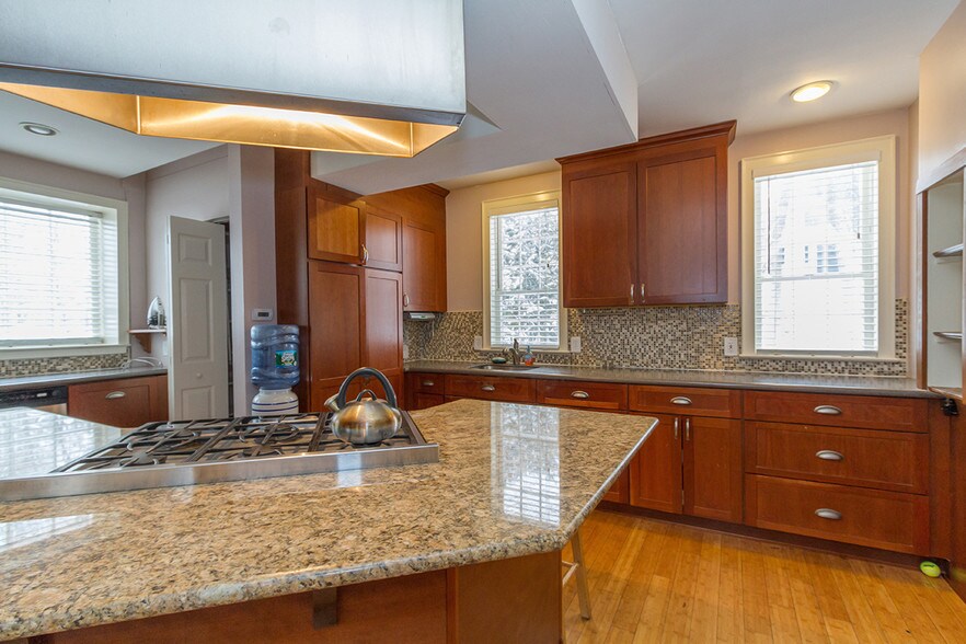 More Photos Of 72 Elm St, Camden Hospitality For Sale