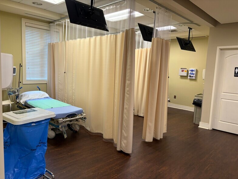 More Photos Of 215 Sheraton Blvd, Macon-Bibb Medical For Sale