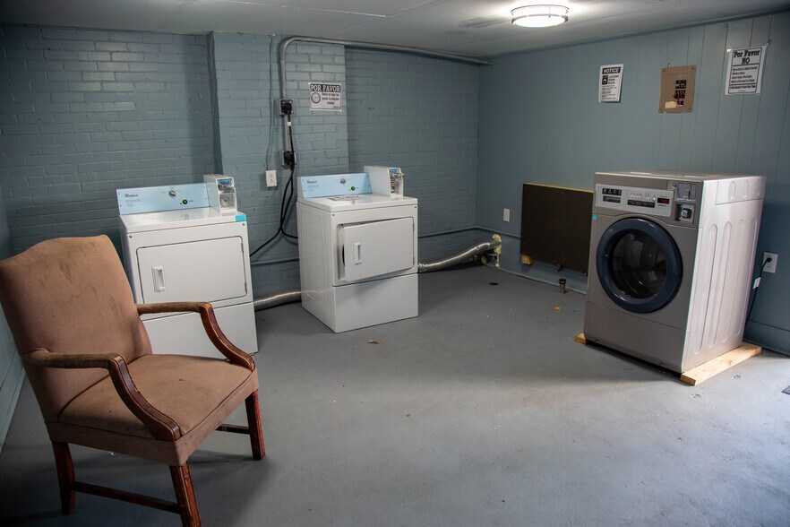 More Photos Of 539 S Main St, Baxley Hotel For Sale