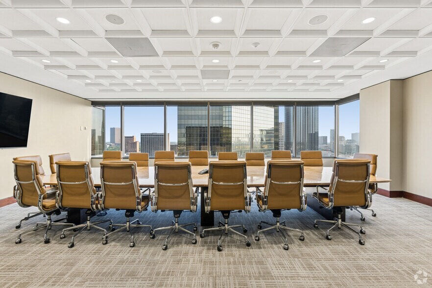 More Photos Of 3050 Post Oak Blvd, Houston Coworking Space