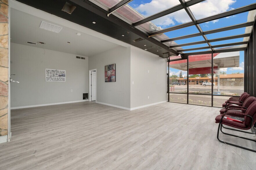 More Photos Of 1822 Logan Ave, Cheyenne Service For Sale