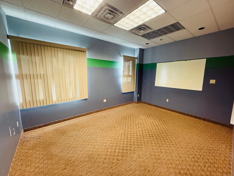 More Photos Of 5425 E Bell Rd, Scottsdale Medical For Sale