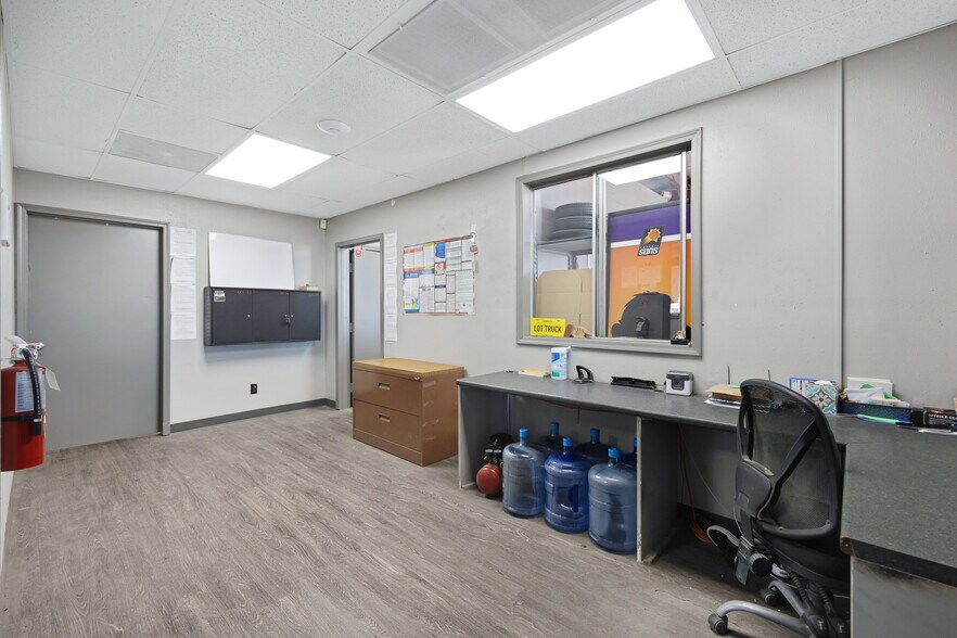 More Photos Of 616 S Smith Rd, Tempe Warehouse For Lease