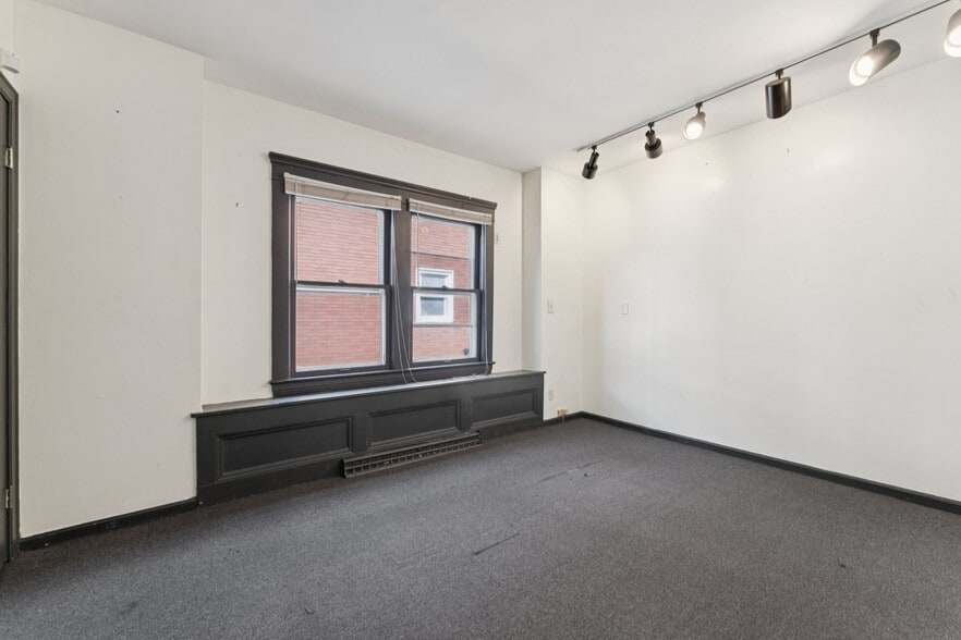 More Photos Of 12610 Larchmere Blvd, Cleveland General Retail For Sale