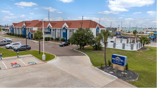 More Photos Of 355 E Goodnight Ave, Aransas Pass Hotel For Sale