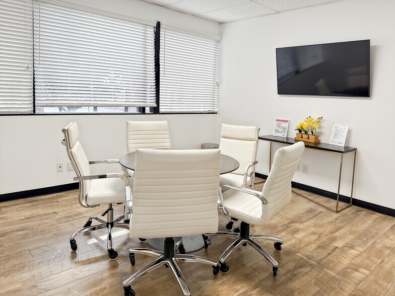 More Photos Of 901 W Civic Center Dr, Santa Ana Coworking Space