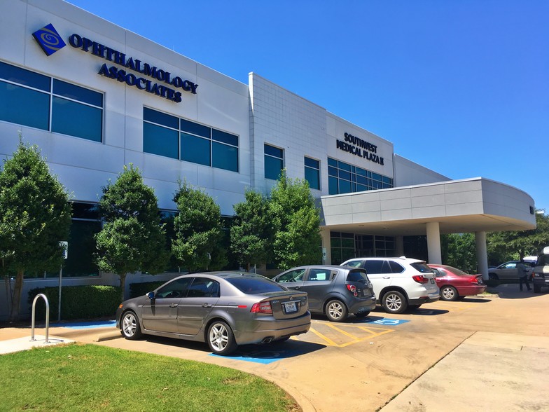 Primary Photo Of 5801 Oakbend Trl, Fort Worth Medical For Lease