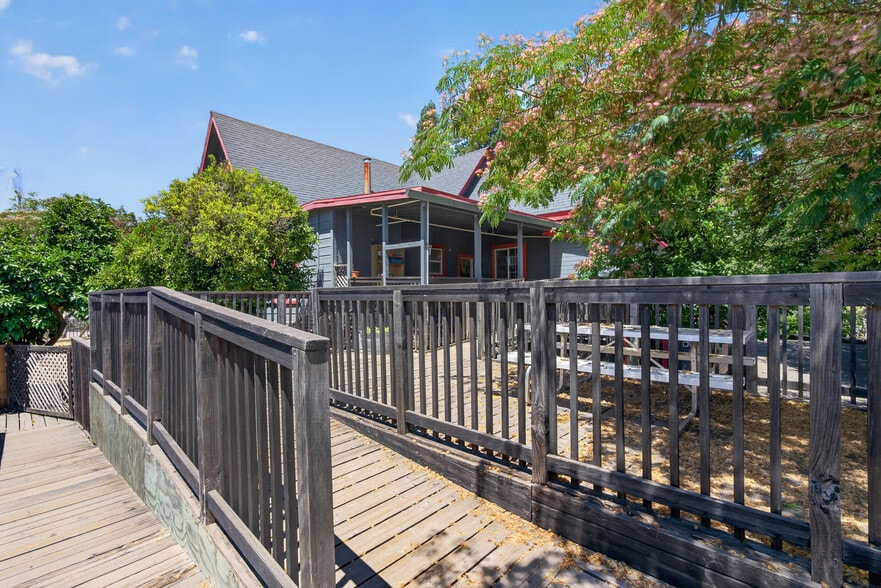 More Photos Of 530 N Cloverdale Blvd, Cloverdale Specialty For Sale