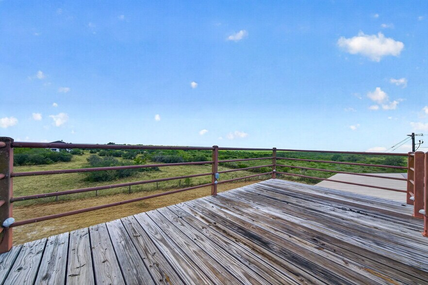 More Photos Of 2234 Highway 90 w, Castroville Flex For Sale