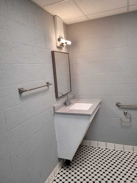 More Photos Of 7836 Oberlin Rd, Elyria Warehouse For Sale