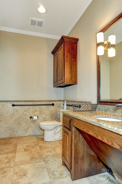 More Photos Of 2913 Overland Trl, Sherman Medical For Lease