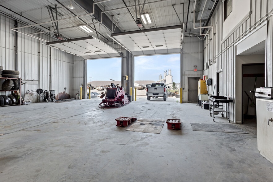 More Photos Of 3820 37 Ave S, Fargo Manufacturing For Sale