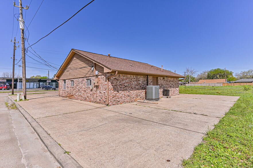 More Photos Of 5001 Luella Ave, Deer Park Office For Sale