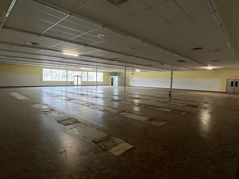 More Photos Of 3543 S Beech Daly St, Dearborn Heights Freestanding For Sale