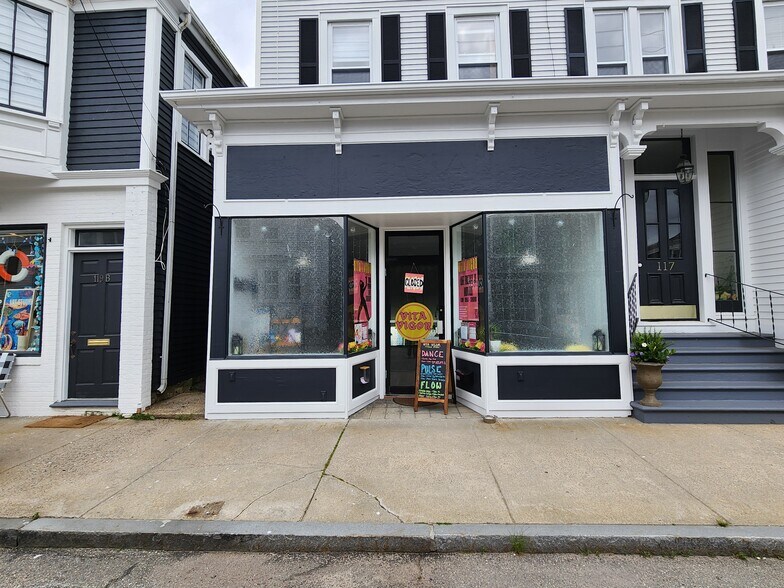 More Photos Of 117 Water St, Stonington Apartments For Sale