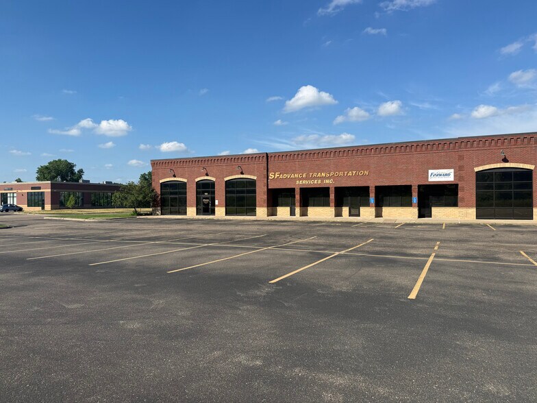 More Photos Of 100 Bridgepoint Way, South Saint Paul Showroom For Sale