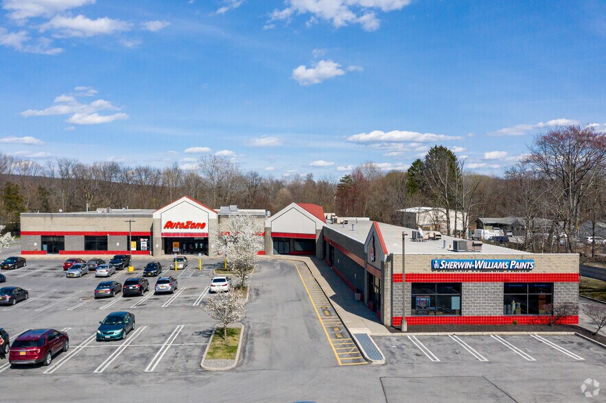 More Photos Of 1404 Union Ave, Newburgh Unknown For Lease