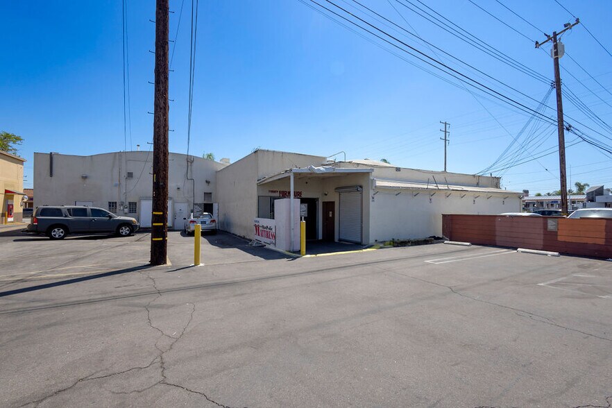 More Photos Of 17041-17047 Bellflower Blvd, Bellflower Storefront Retail Residential For Sale