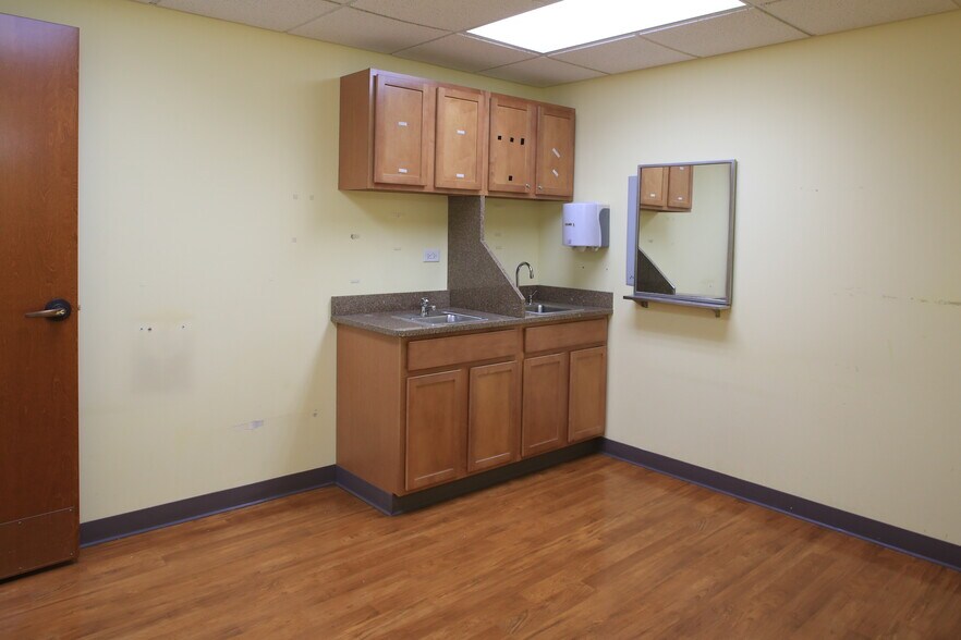 More Photos Of 557 W Polk St, Chicago Research And Development For Lease