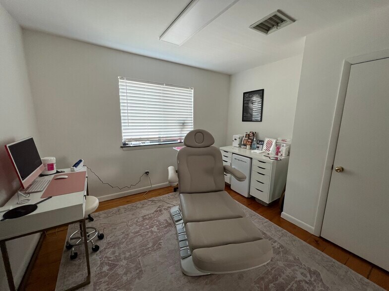 More Photos Of 1111-1113 Washington St, Newton Office For Lease