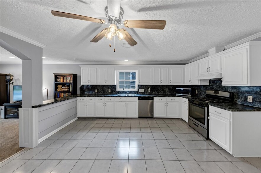 More Photos Of 6071 N Main St SE, Acworth Flex For Sale