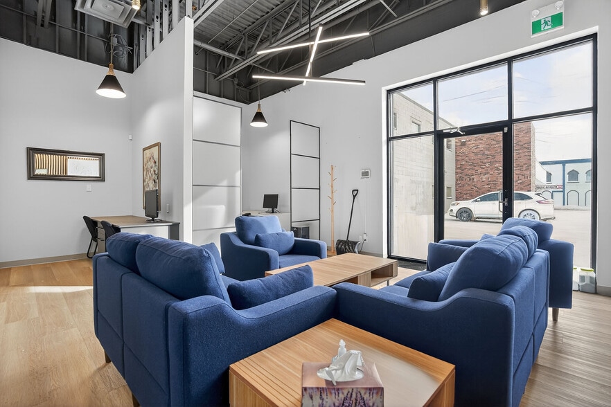 More Photos Of 812 Dundas St, London Freestanding For Sale