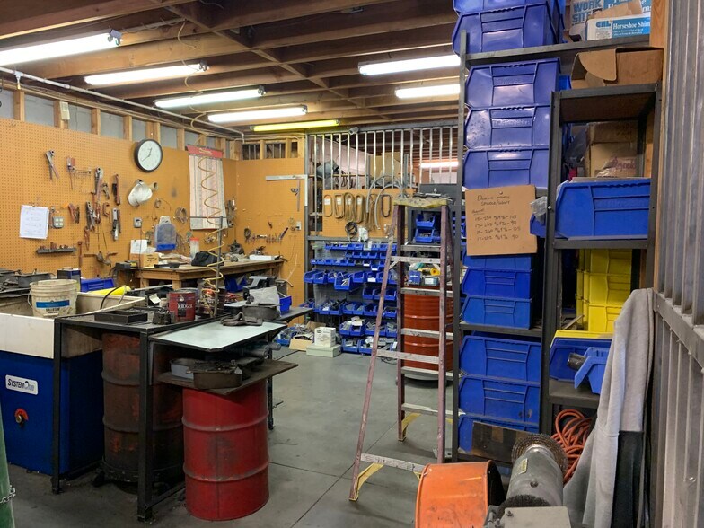 More Photos Of 4364 E Alexander Rd, Las Vegas Warehouse For Lease