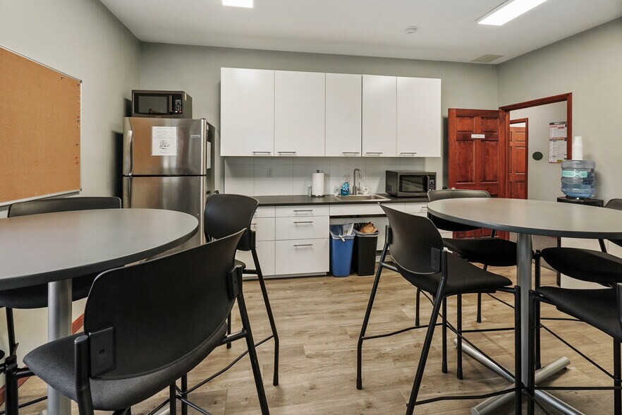 More Photos Of 750 Broad St, Shrewsbury Office For Lease