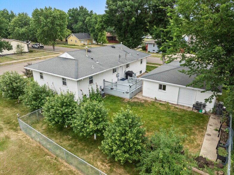 More Photos Of 118 21st St NW, Minot Multifamily For Sale