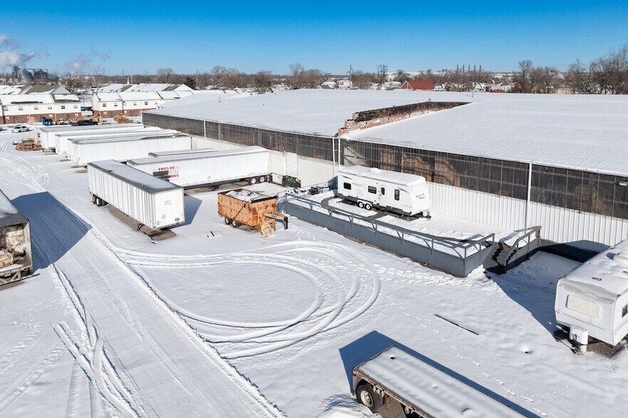 More Photos Of 1200 Bissell St, Venice Warehouse For Sale