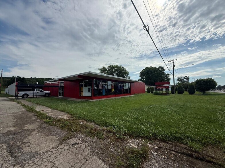 Primary Photo Of 5449 Beaver Pike, Beaver Freestanding For Sale