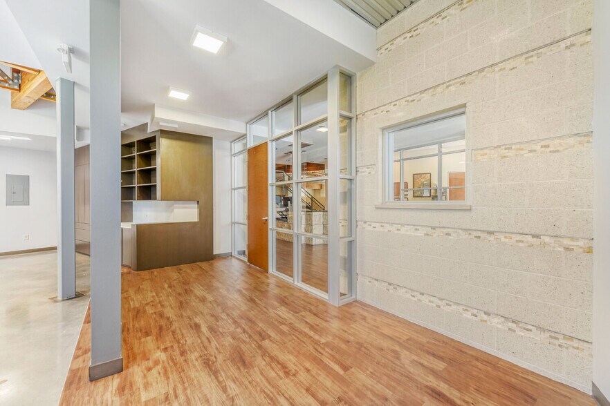 More Photos Of 4910 W Highway 290, Austin Office For Lease