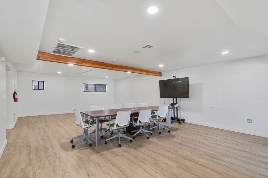 More Photos Of 818 Stewart Ave, Las Vegas Loft Creative Space For Lease