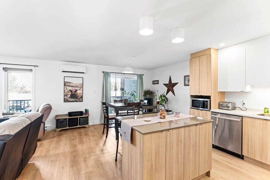 More Photos Of 365 Rue Adams E, Richmond Apartments For Sale